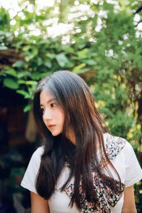 妹子旅行吃瓜,妹子旅行中的美食探险与趣味吃瓜记