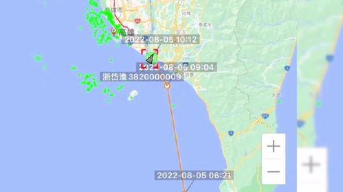 渔民开船吃瓜,悠闲吃瓜乐享生活