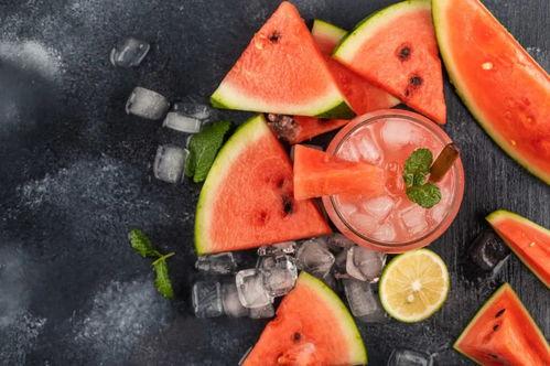 部队医院吃瓜,部队医院里的温馨一幕