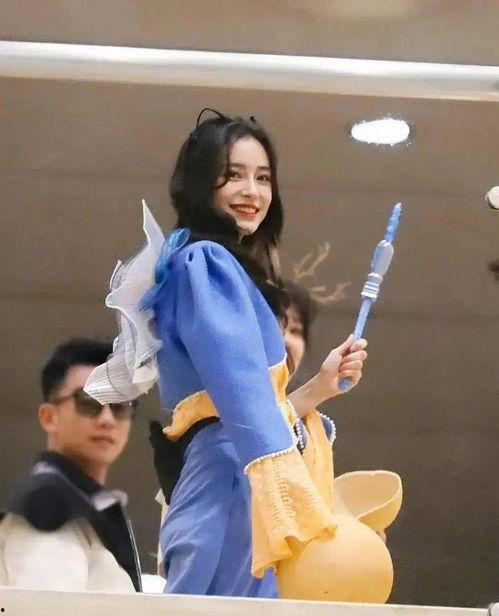 邓伦吃瓜表情包,笑翻网友的“瓜界”新宠