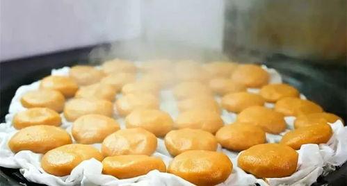 浙江临安吃瓜,夏日吃瓜盛宴，感受当地特色美食文化