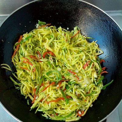 炒着吃的瓜丝,夏日炒菜新宠